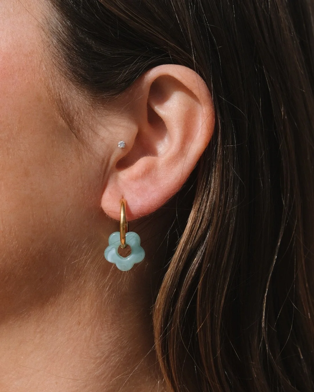 Nos boucles sous vos sapins 🌲

Une id&eacute;e cadeau qui fait toujours plaisir ! 
Des fleurs color&eacute;es, des boucles en perles d&rsquo;eau douce faites &agrave; la main&hellip; 
On a tout ce qu&rsquo;il vous faut pour No&euml;l ✨

📦 Commandez