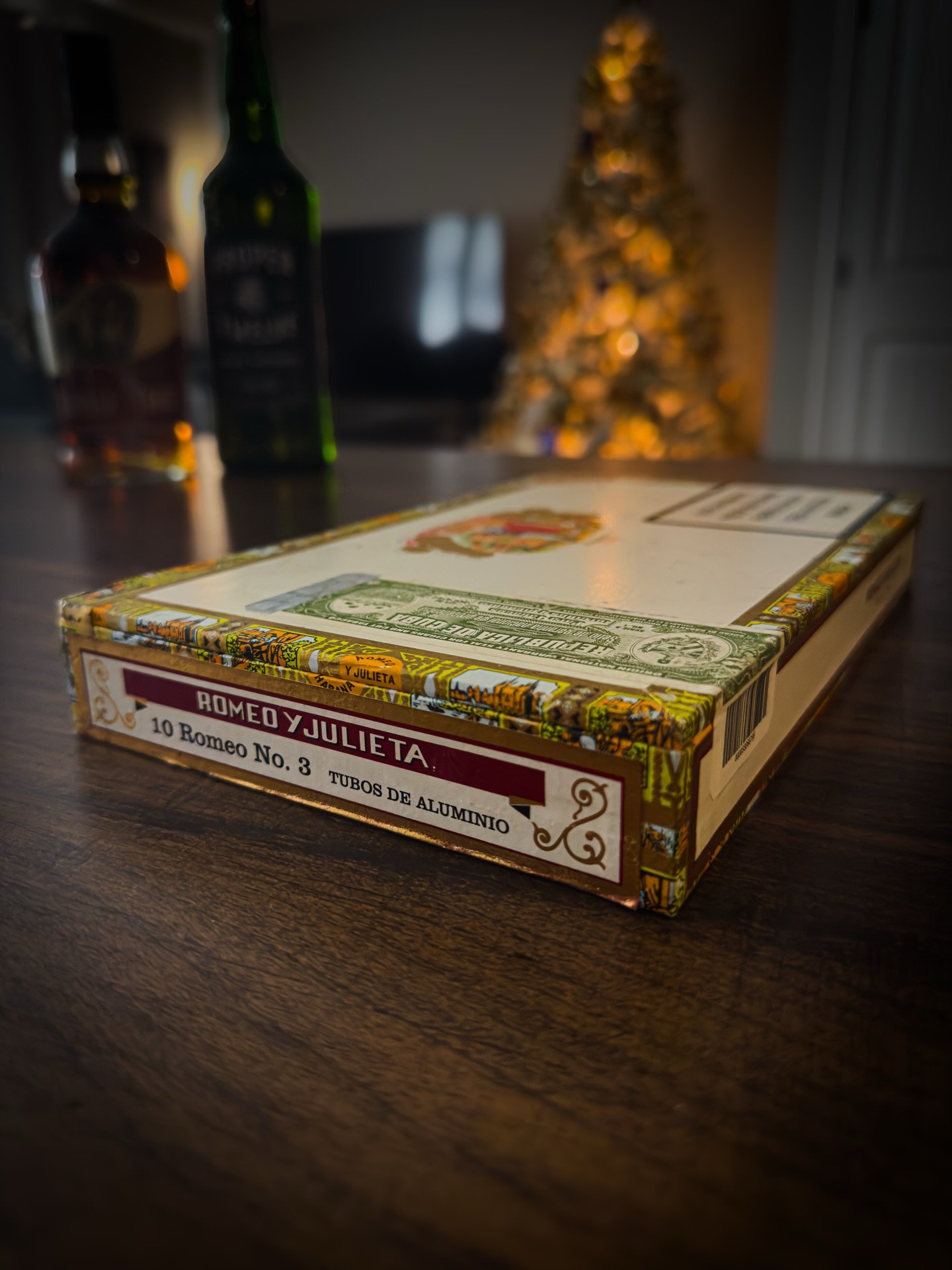 Siempre en la fumadera. 🍁🔥💨🥃