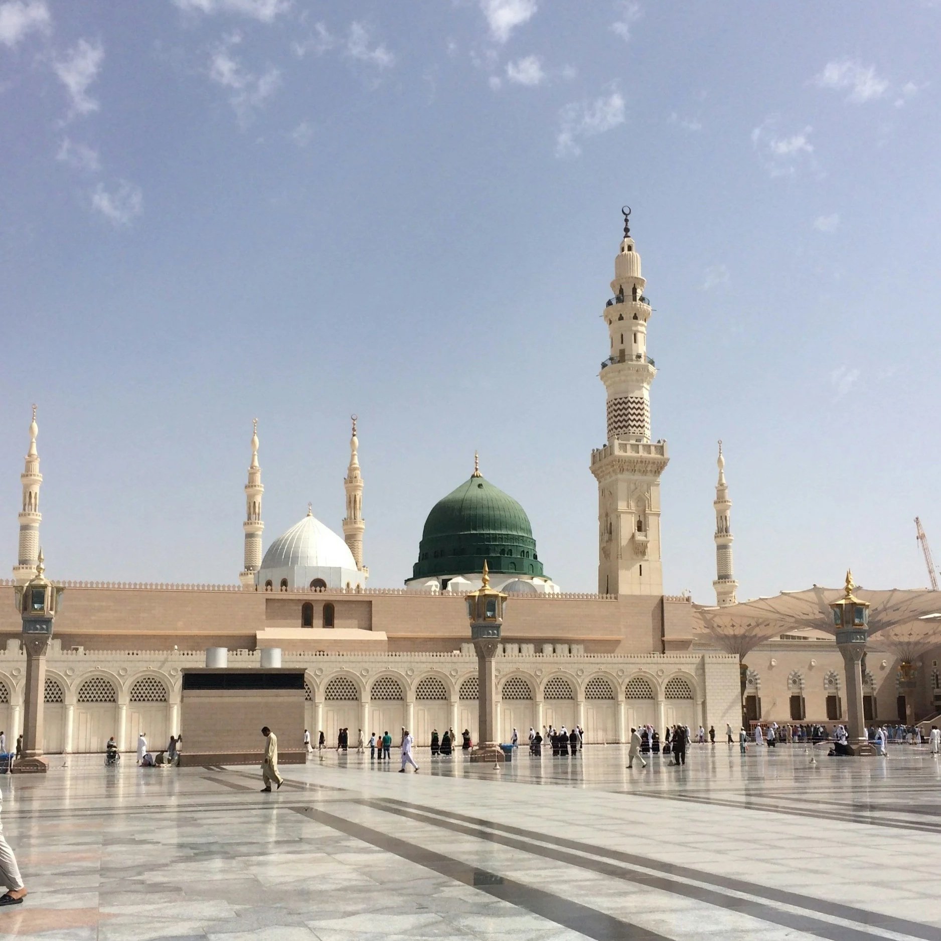 Madinah Ziyarah – Visit historic landmarks of Madinah and connect with the life of the Prophet Muhammad ﷺ. Click for details.