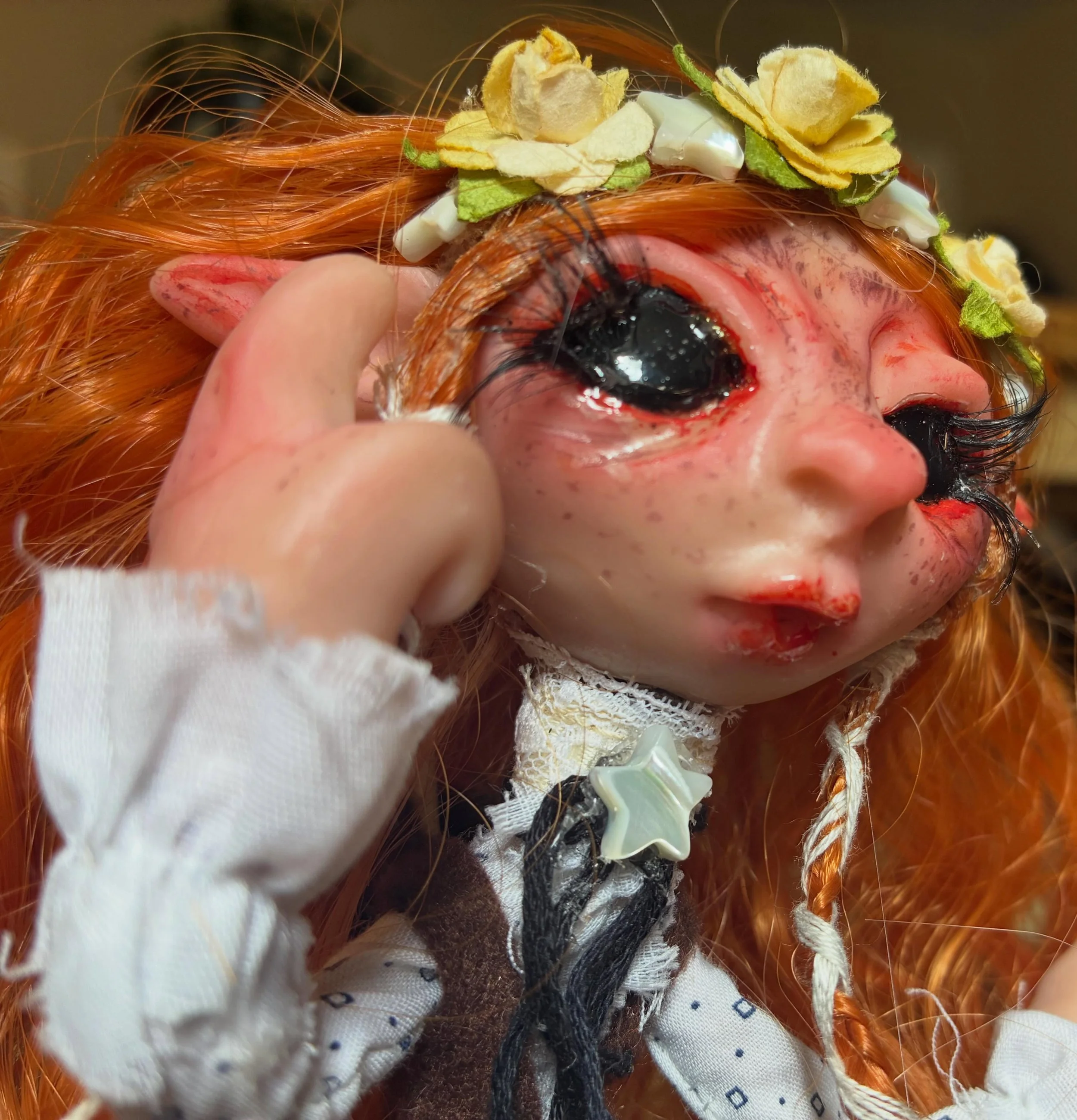 Henrie- Alien fairy fantasy girl
6" art doll, made from polymer clay and a wire armature.
Love this girl!! My first doll i've made from scratch since my thesis.