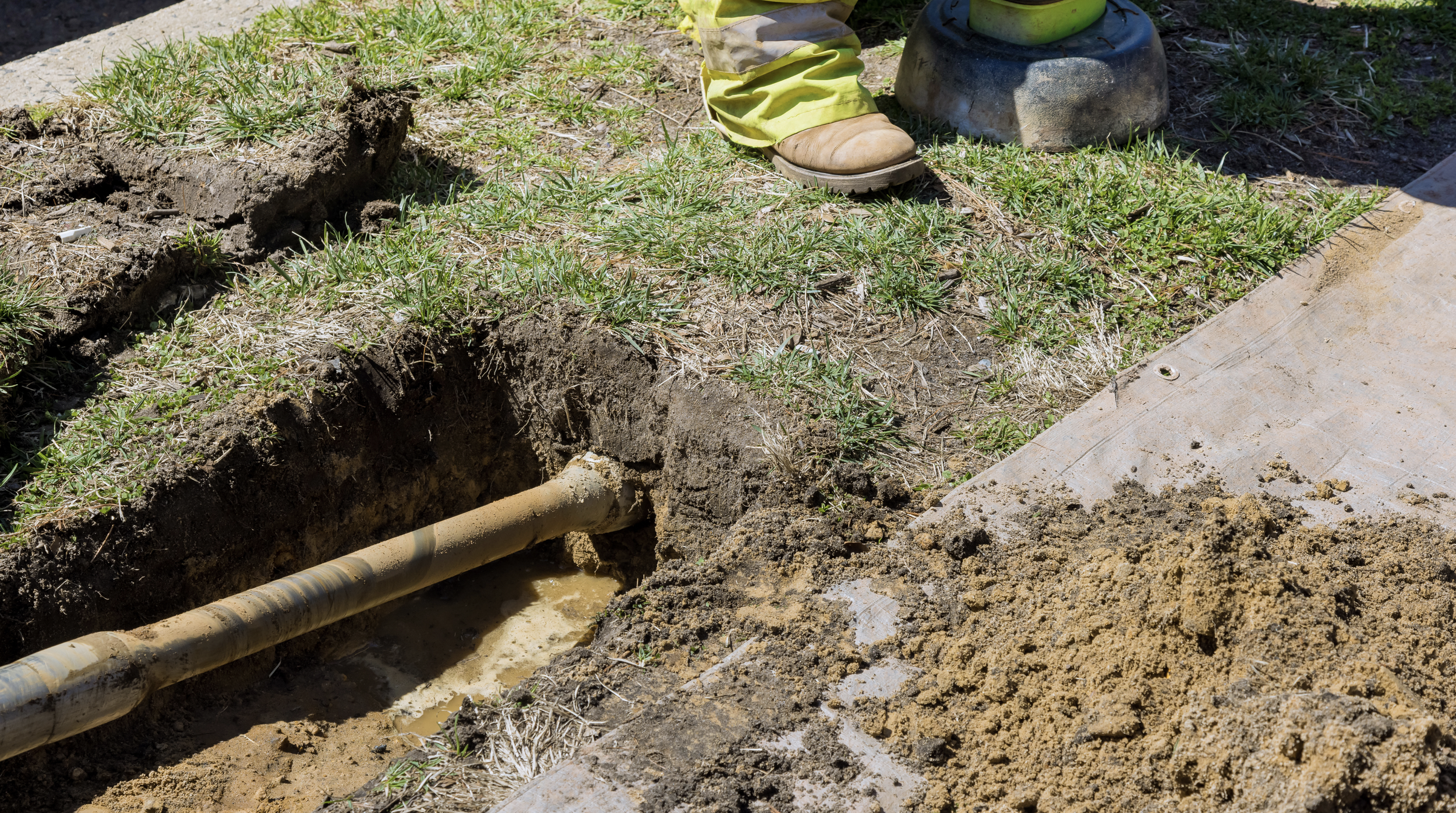 We supply and lay new outdoor mains water pipes to your home. We can use a number of methods including trenchless moling