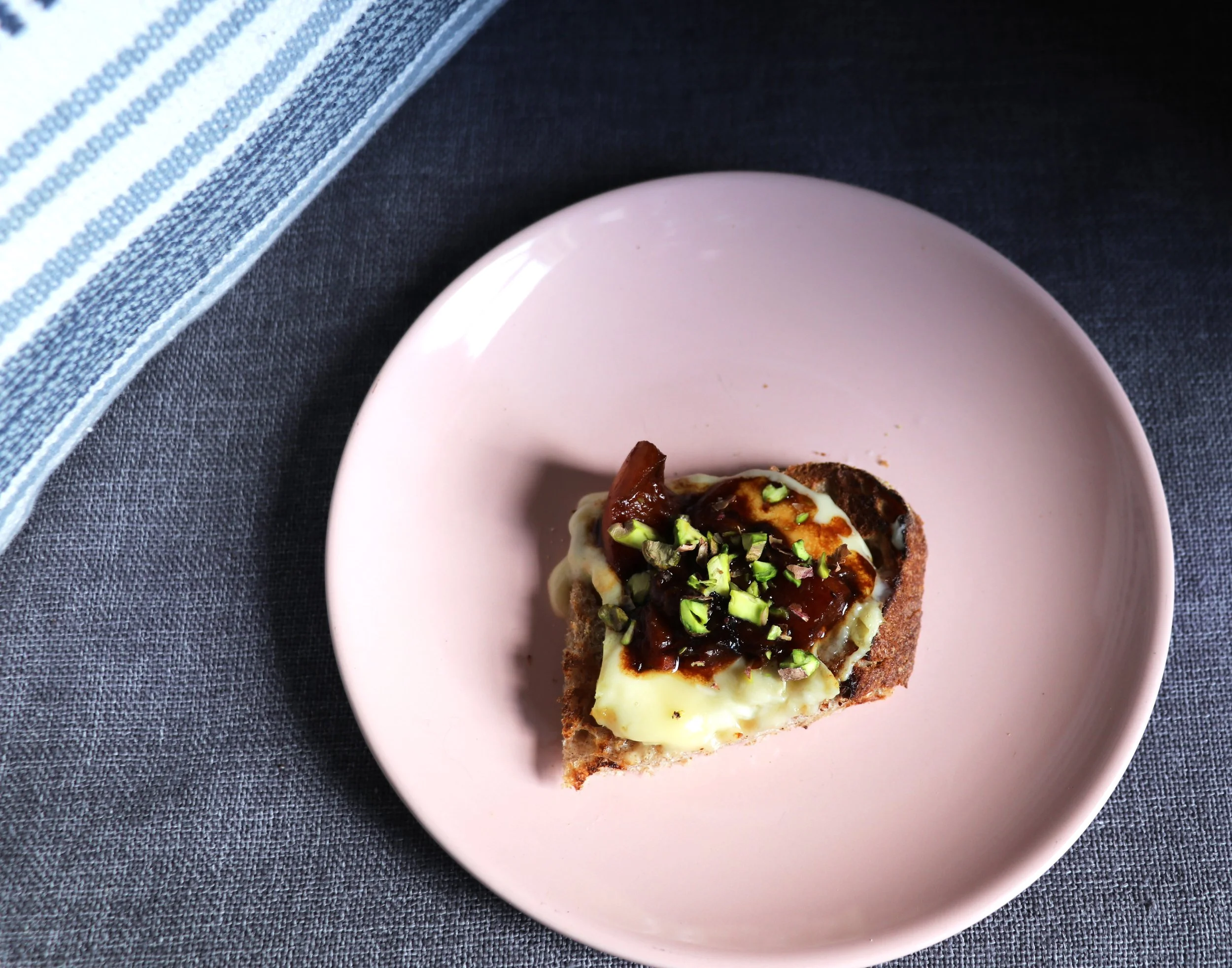 Simmered Peach Crostinis with brie and pistachios