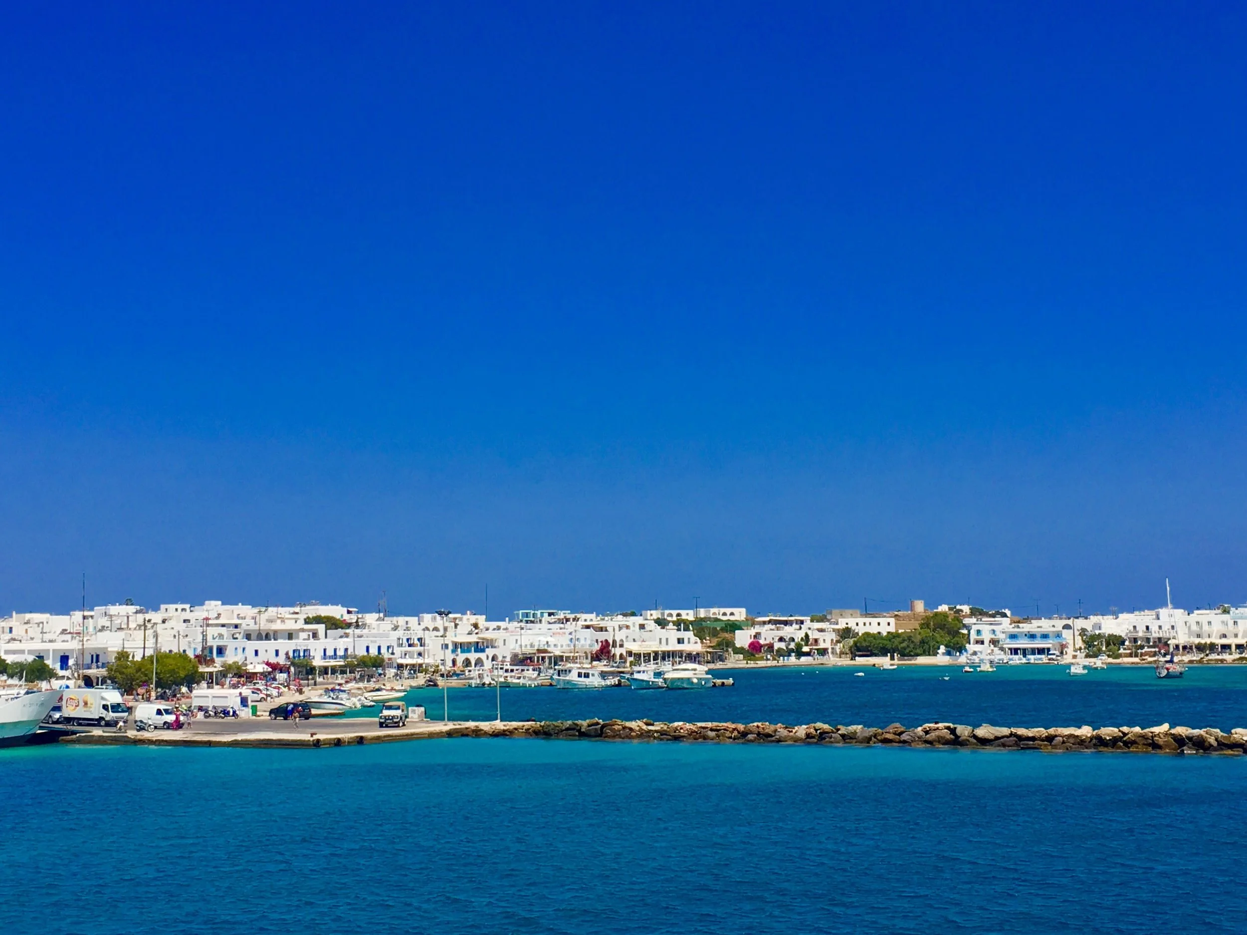 approach.l to Antiparos town