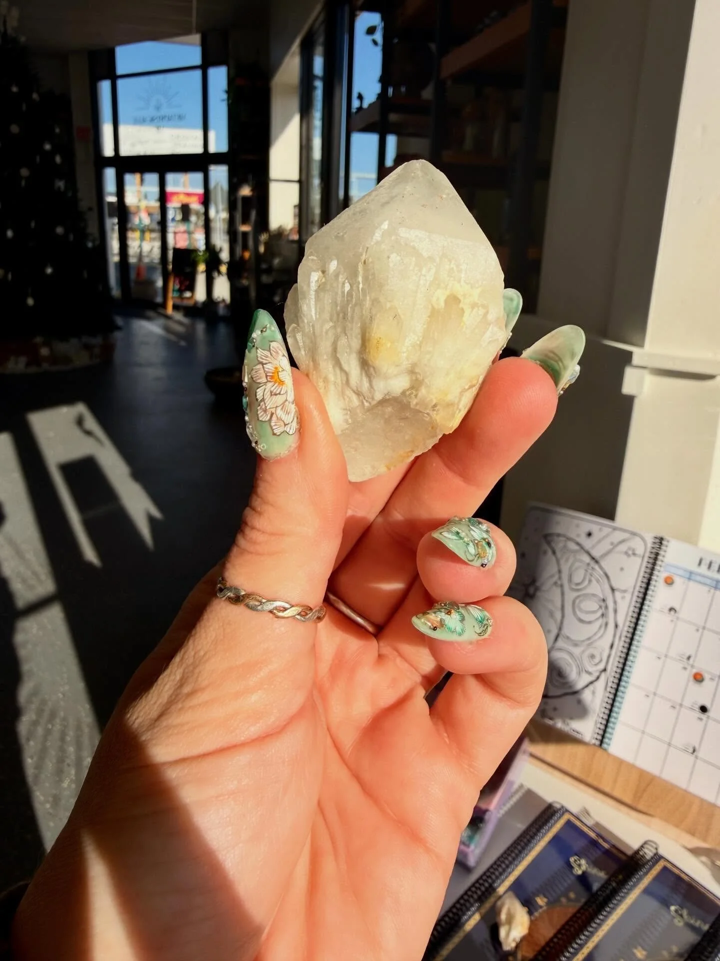 Happy first day of Hanukah
One candle lit last night, one piece of Candle quartz today.💙✨
Sending warm wishes to all who are celebrating☺️🕎