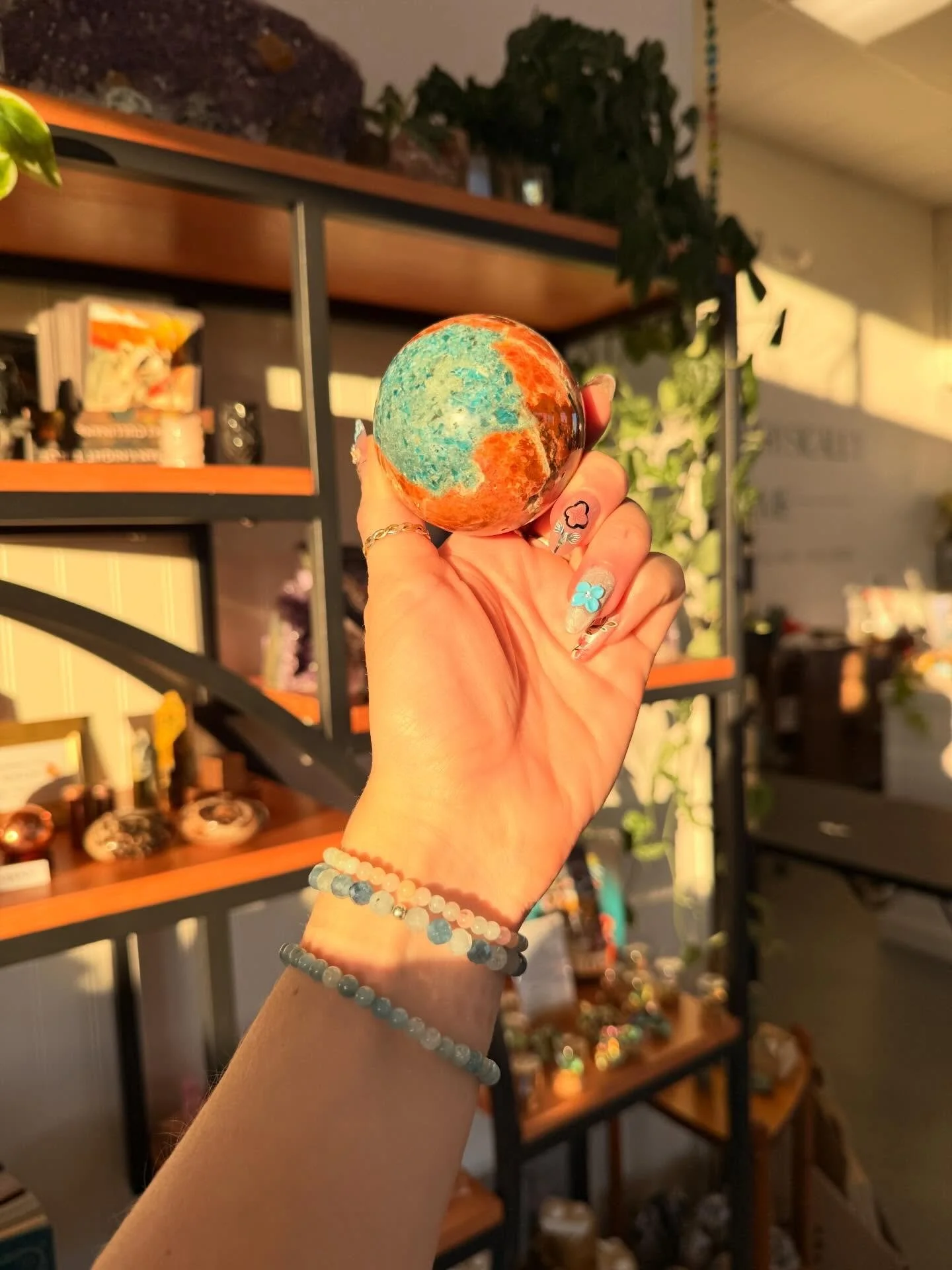 Clarity, creativity, and motivation ✨
This Blue Apatite + Orange Calcite pairing supports insight, focus, confidence, and momentum  new year, new energy, starting now, and ready to turn ideas into action.