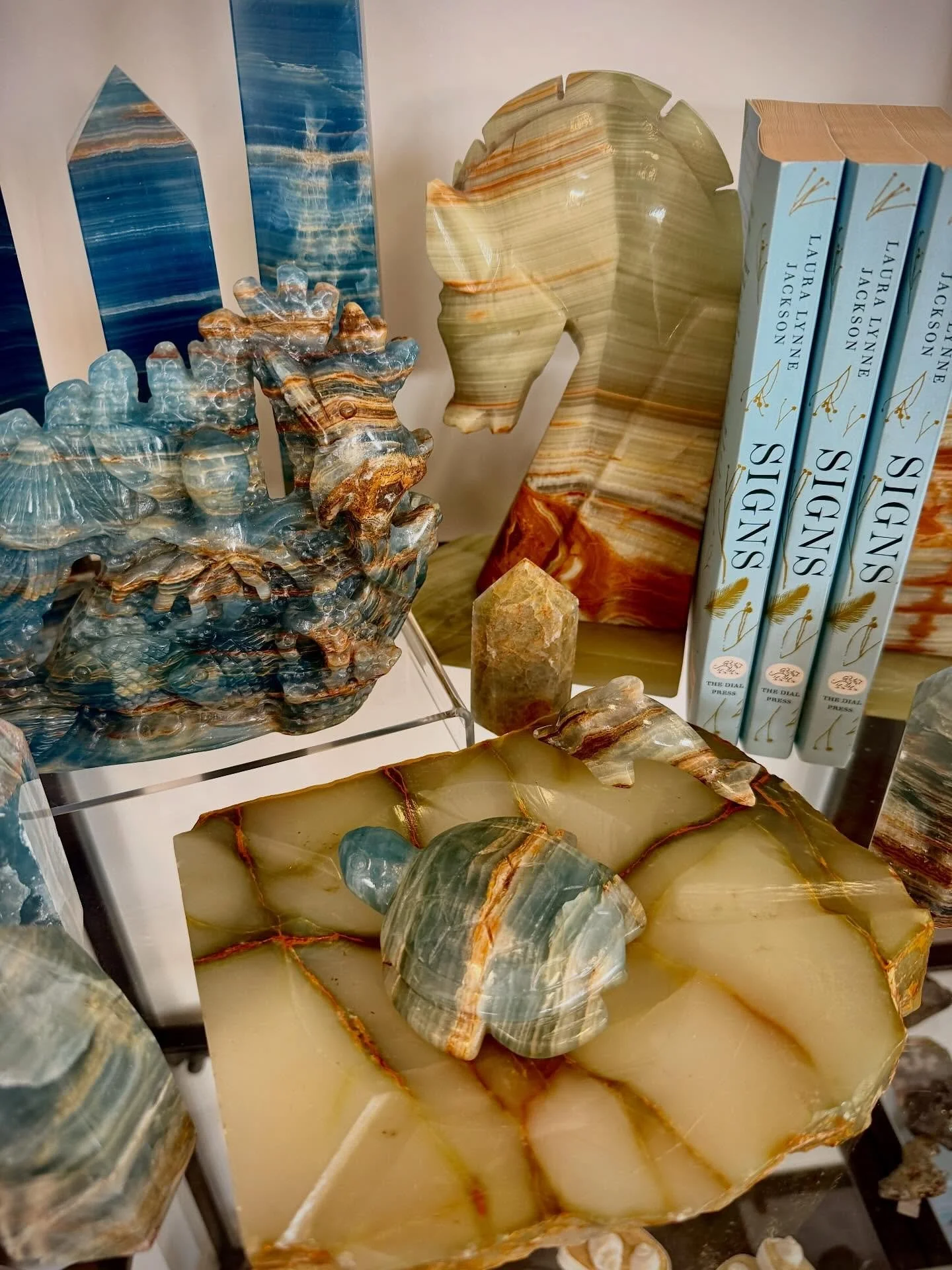 I must&rsquo;ve known I wouldn&rsquo;t be admiring these bookends for much longer, pieces just have that kind of magic ✨

I managed to snap a photo of these absolutely gorgeous antique green onyx zebra bookends before they found their new home. This 