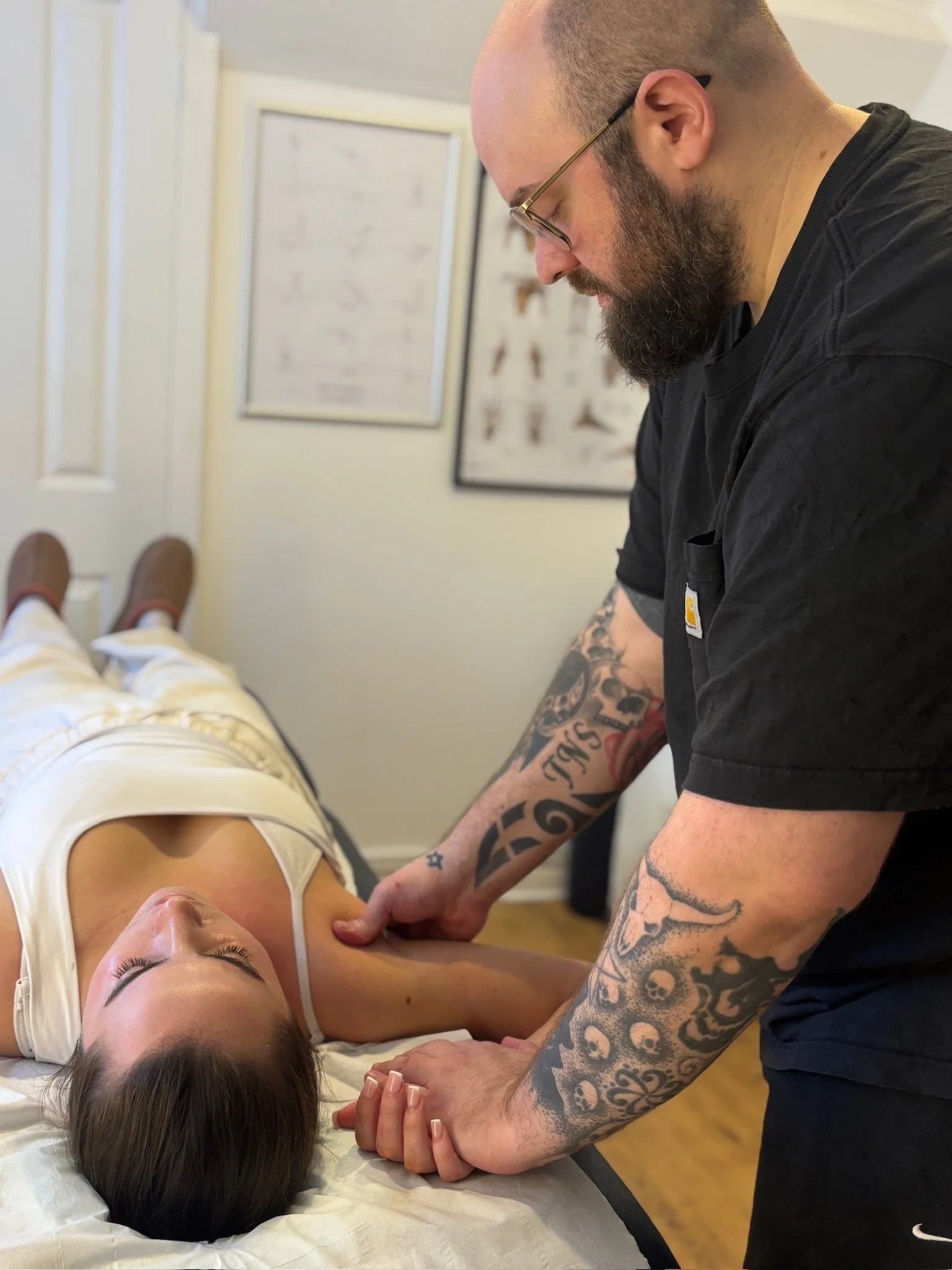 Shoulder pain massage