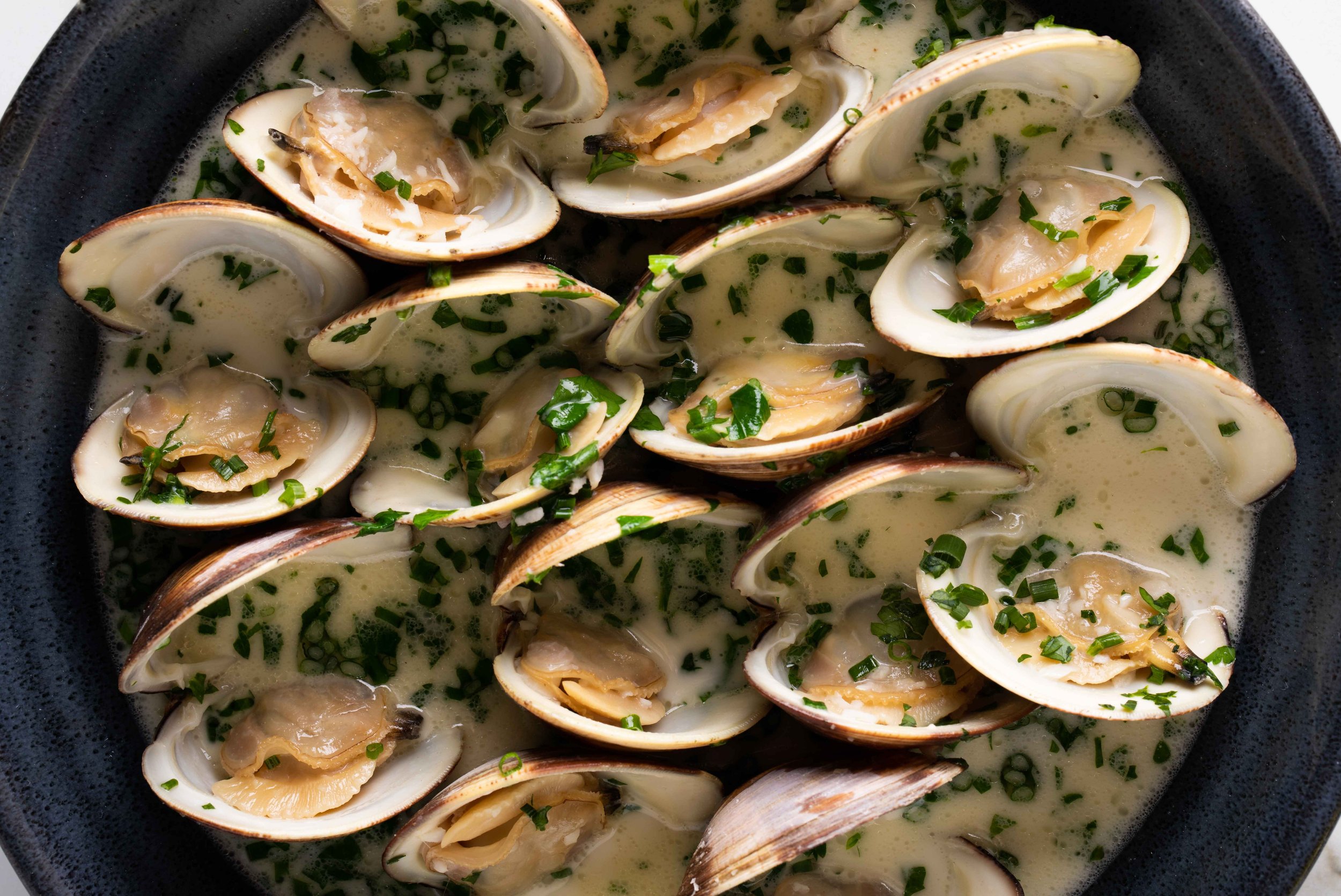 Macro shot of steamed clams for S.N.O.B. in Charleston, South Carolina.

Studio Lou is a food, restaurant, interior, and lifestyle photographer based out of Charleston, South Carolina and servicing clients in Savannah Georgia, Pawleys Island, Columbi