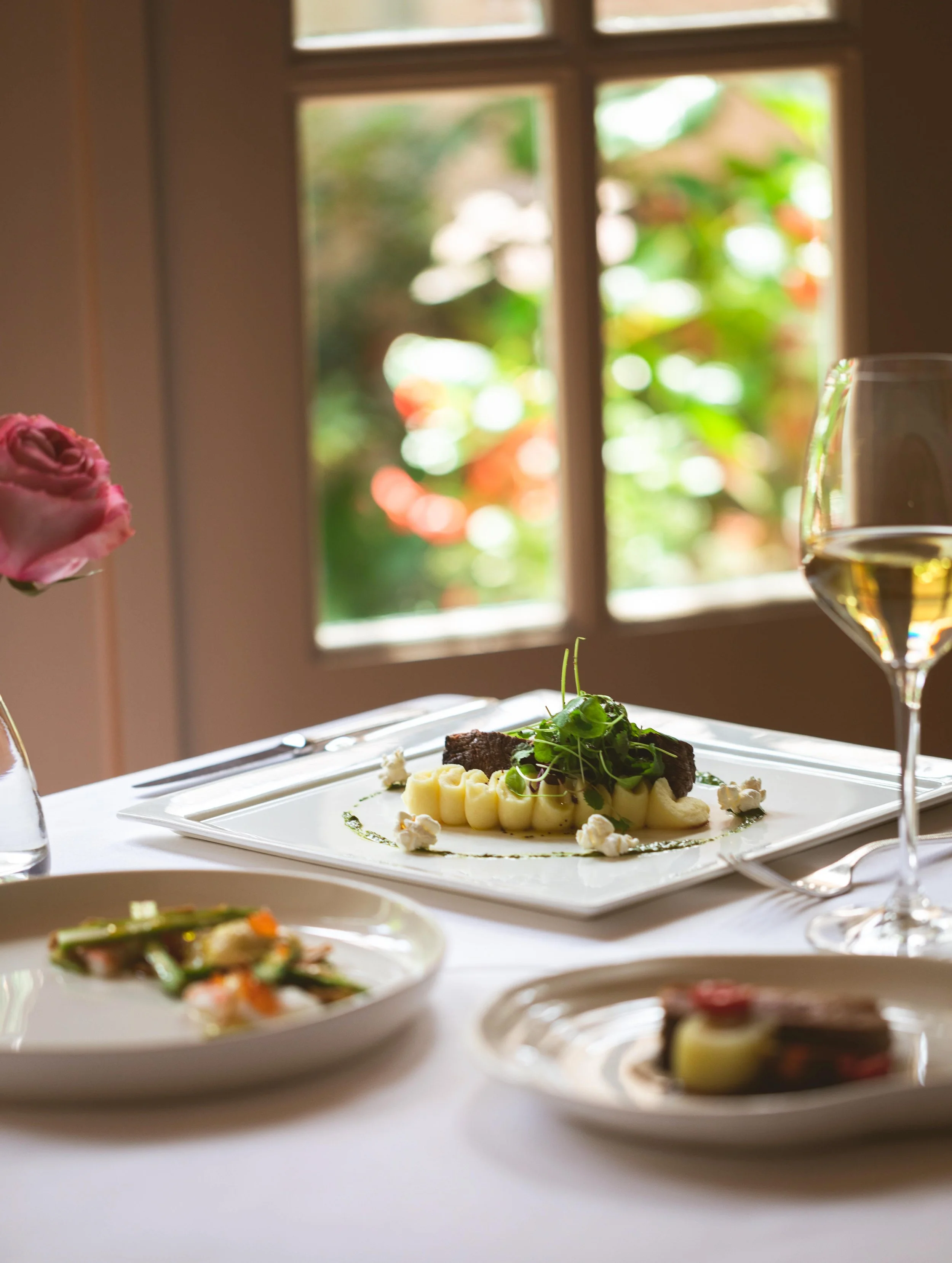 Food and restaurant photography for Circa 1886 by Chef Marc Collins in Charleston South Carolina.

Studio Lou provides food and beverage photography, fine dining photography, restaurant photography, interior photography, art photography, luxury food 
