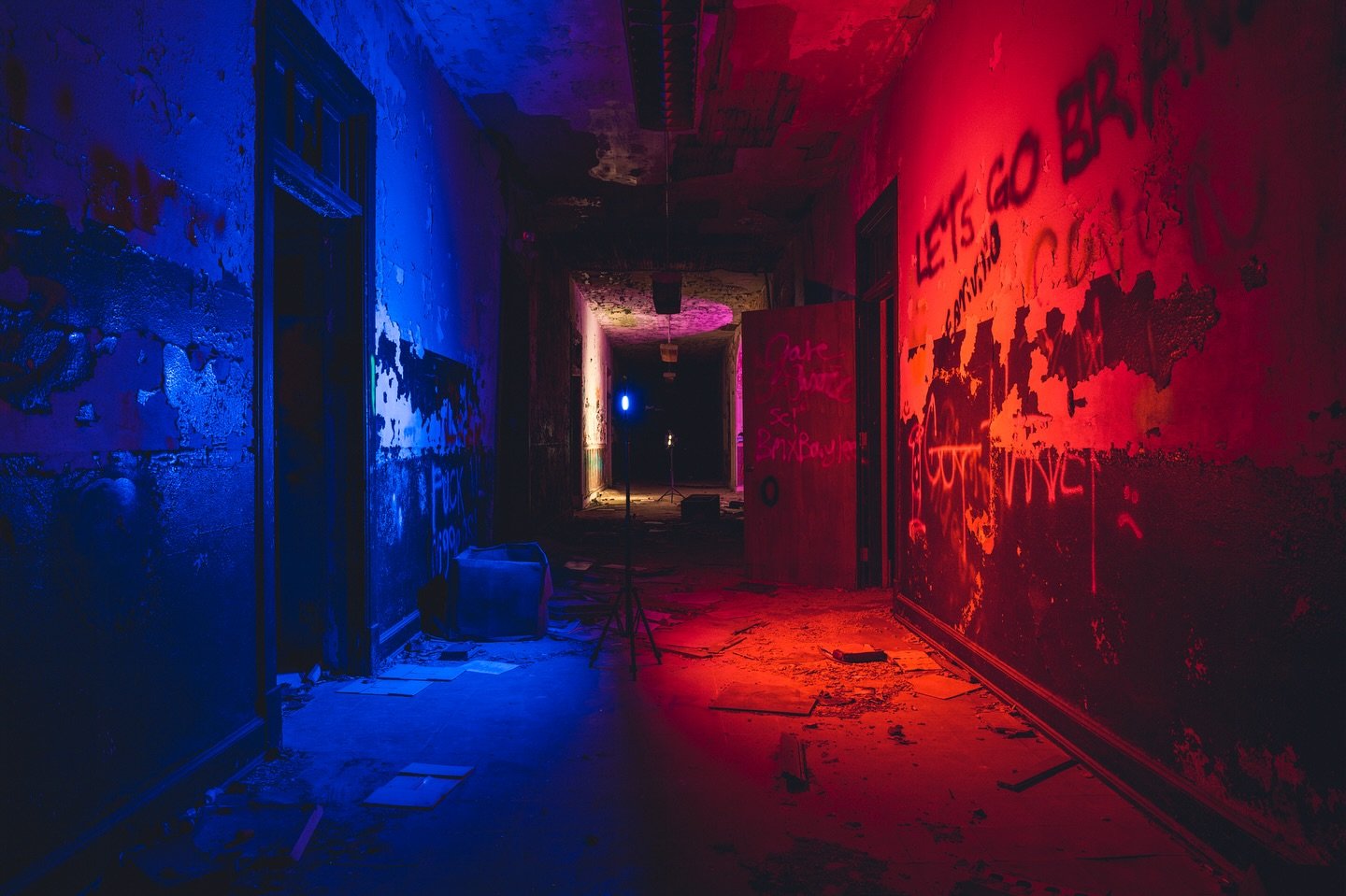 What&rsquo;s wrong with the last photo?

#scary #photography #grunge #avantarte #weheartit #ifyouleave #arte #noicemag  #grungeaesthetics #thetaxcollection #dreamermagazine #abandoned #grungephotography #somewheremagazine #imaginarymagnitude #gominim