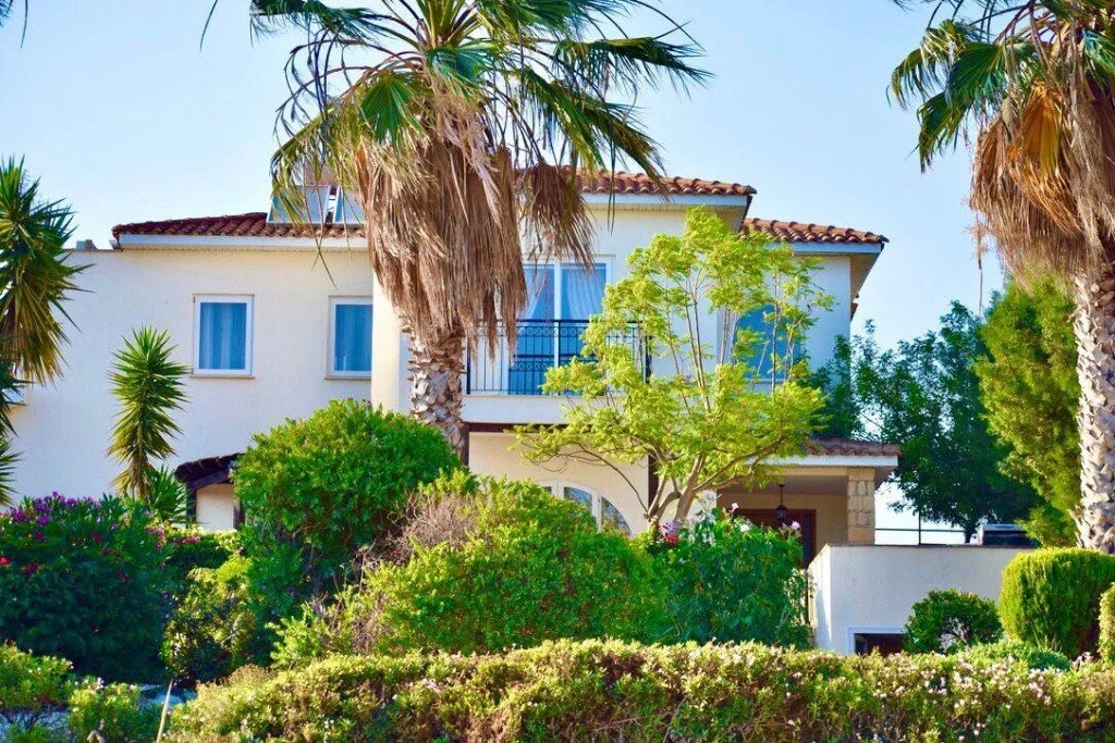3-bedroom 3-bathroom detached villa (160m2) | On 1,074m2 plot with sea and mountain views | Private pool | Landscaped garden | €550,000 (AU$918,000)
