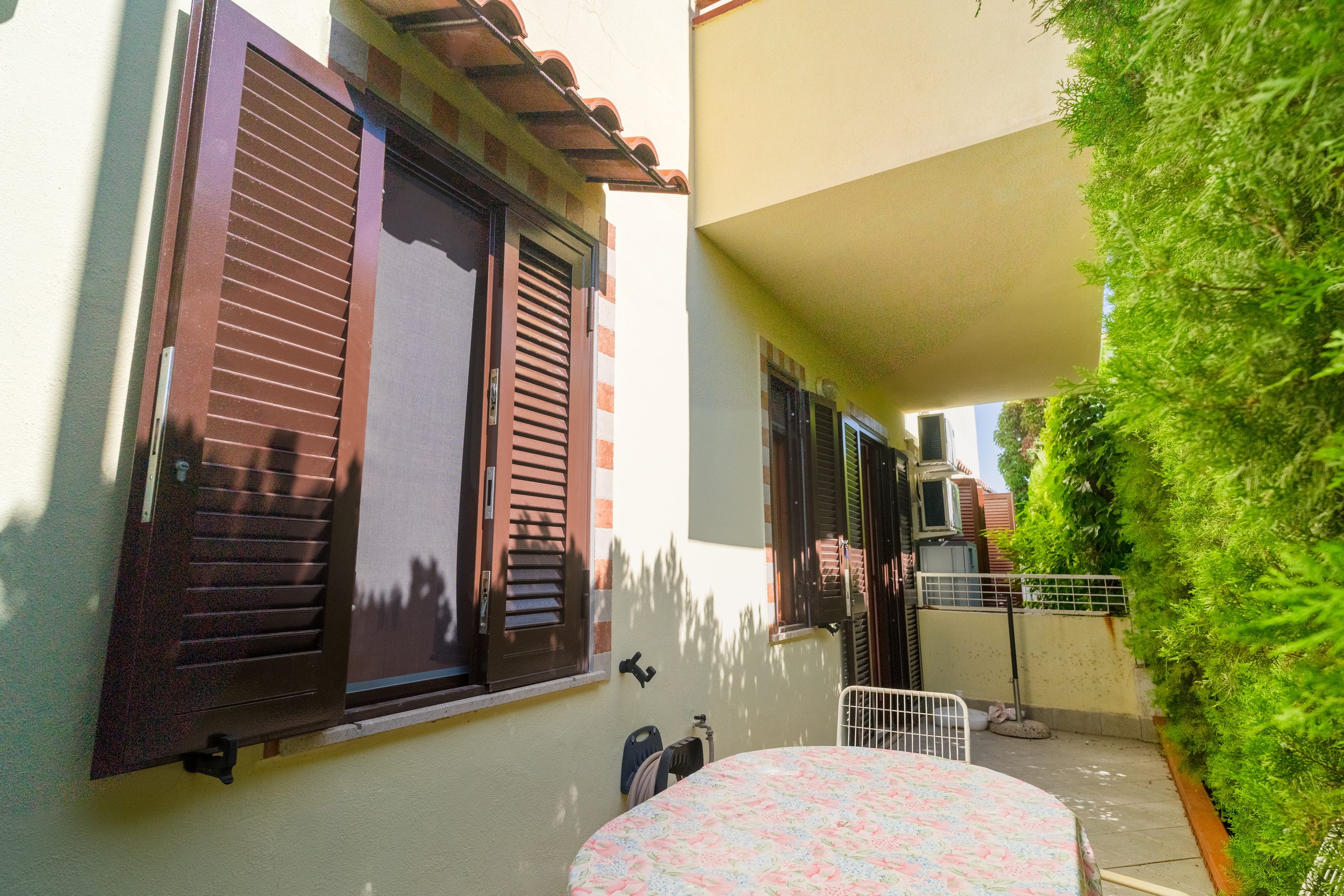 2-bedroom 1-bathroom ground floor apartment | Completely renovated in 2023 | Private garden | Share parking space | Fully furnished | Just minutes from the centre and sea | € 65,000 (AU$109,000)