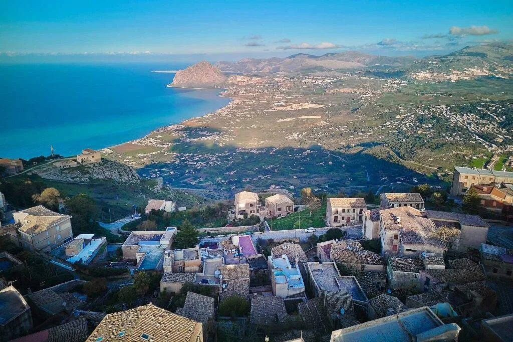 4-bedroom 2-bathroom fully renovated stone villa 185 m2 | Panoramic view | €330,000 (AU$551,000)