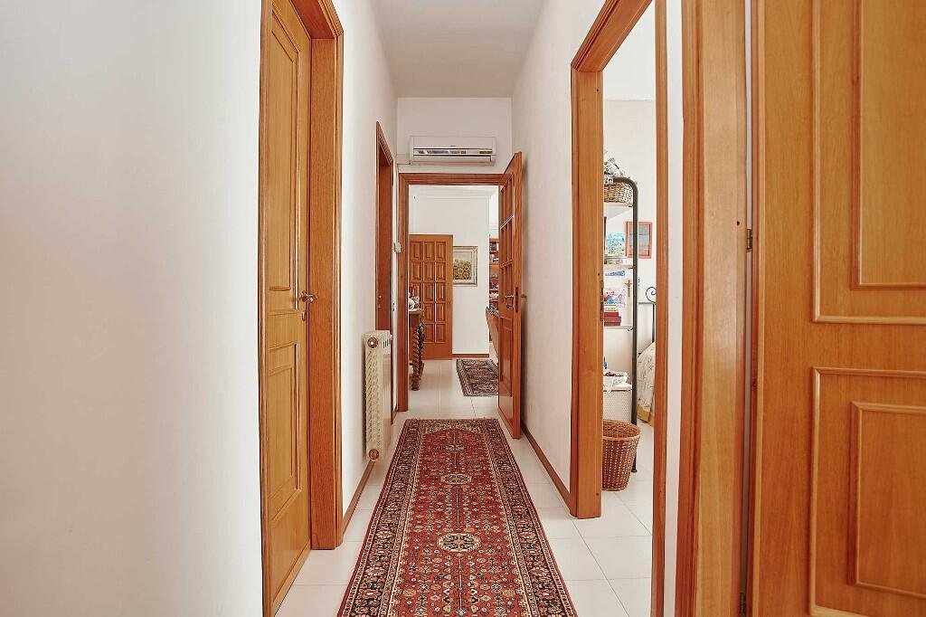 3-bedroom 2-bathroom townhouse 246m2 | Close to town centre with private garage | €175,000 (AU$292,000)