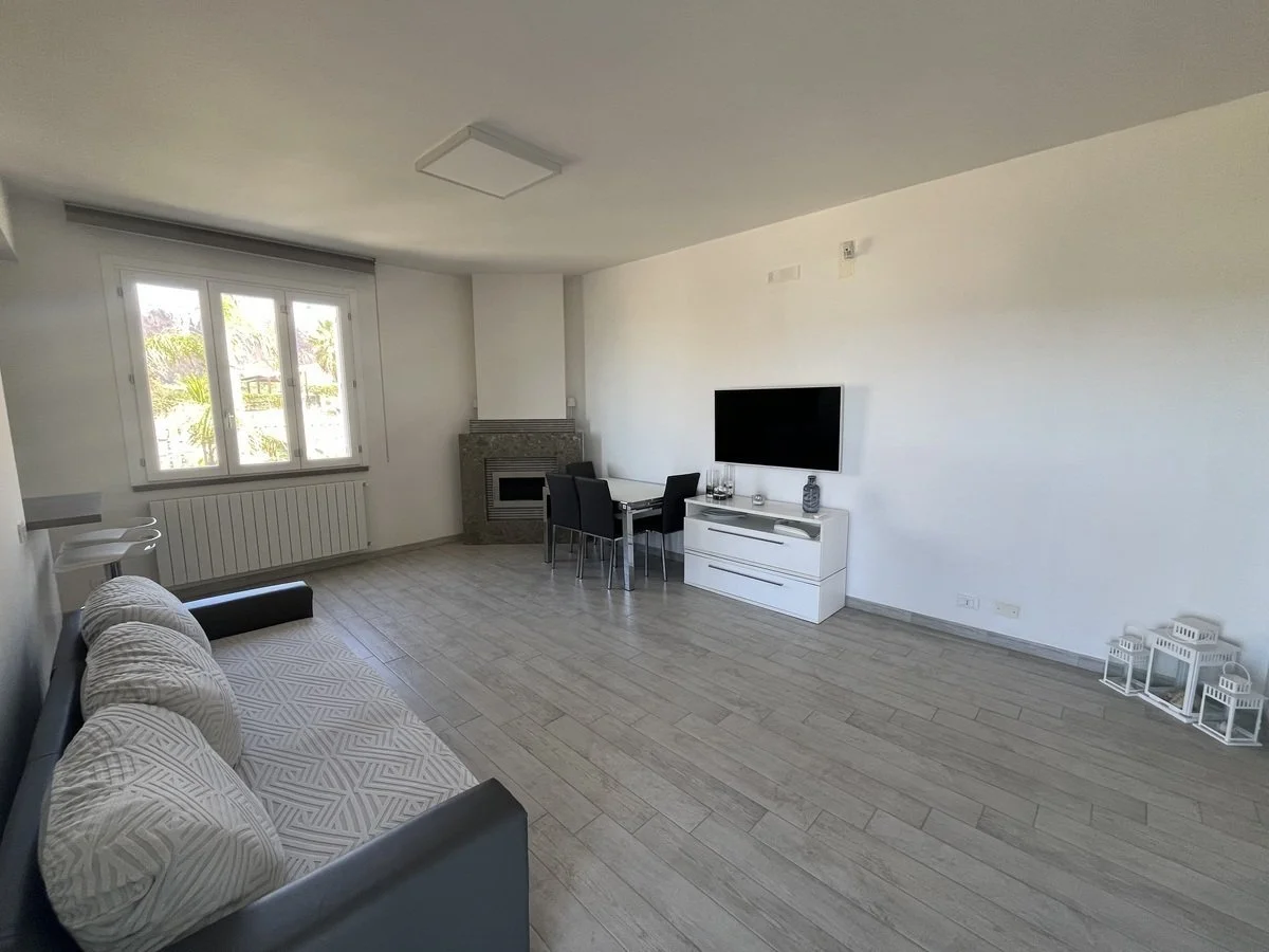 4-bedroom 2-bathroom villa 157m2 | Breathtaking sea and mountain views | Garden with a 50m2 terrace | €390,000 (AU$651,000)
