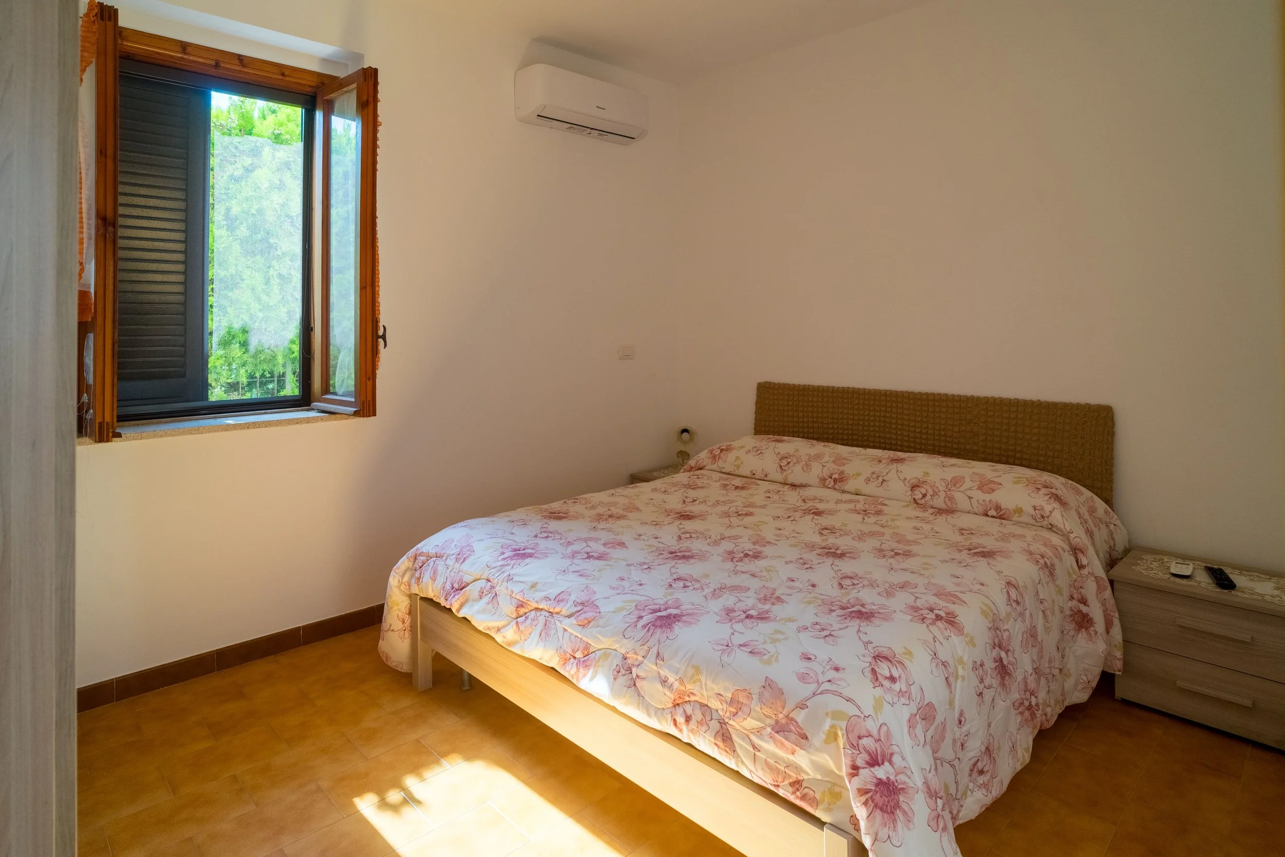 2-bedroom 1-bathroom ground floor apartment | Completely renovated in 2023 | Private garden | Share parking space | Fully furnished | Just minutes from the centre and sea | € 65,000 (AU$109,000)