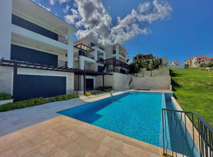 3-bedroom 2-bathroom apartment | Panoramic sea views | Fully furnished | Large terrace | Swimming pool in complex |  €445,000 (AU$743,000)