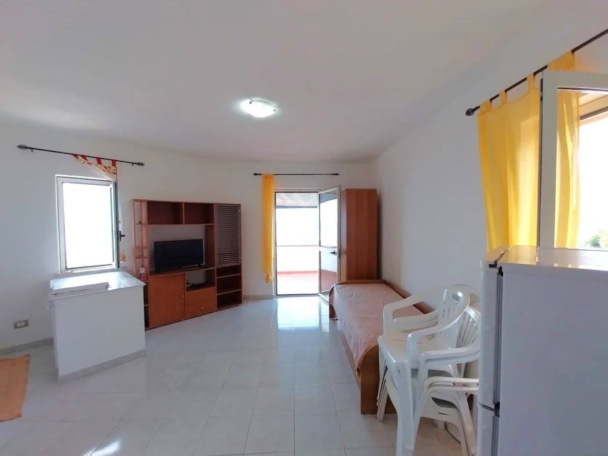 2-bedroom 1-bathroom sea view apartment | Completely renovated (flooring, cladding, plumbing and electrical systems, internal doors, double aluminium windows and adjustable shutters on the outside) | 350 metres from the sea with 93 square meter terra