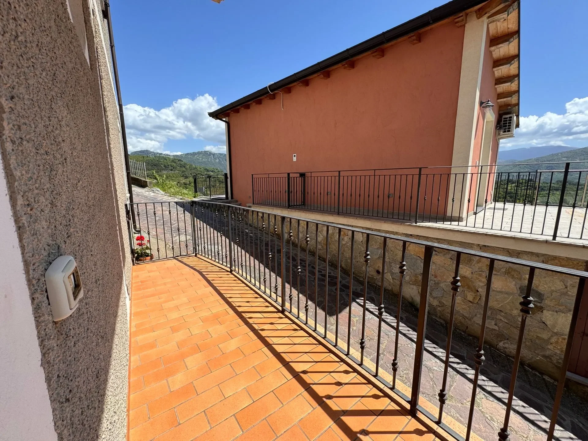 3-level villa 3-bedrooms 3-bathrooms | Completely renovated 2011 | Fully furnished | Sea and mountain views | Cellar | €180,000 (AU$301,000)