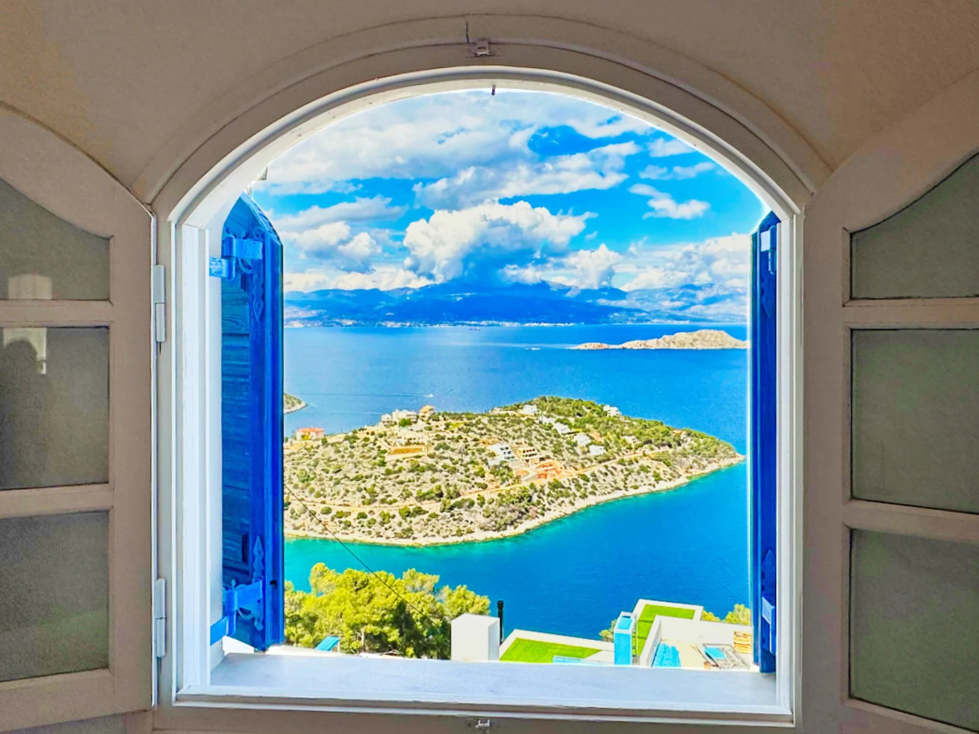 2-bedroom 3-bathroom detached house | Fully furnished with sea views | €260,000  (AU$434,000)