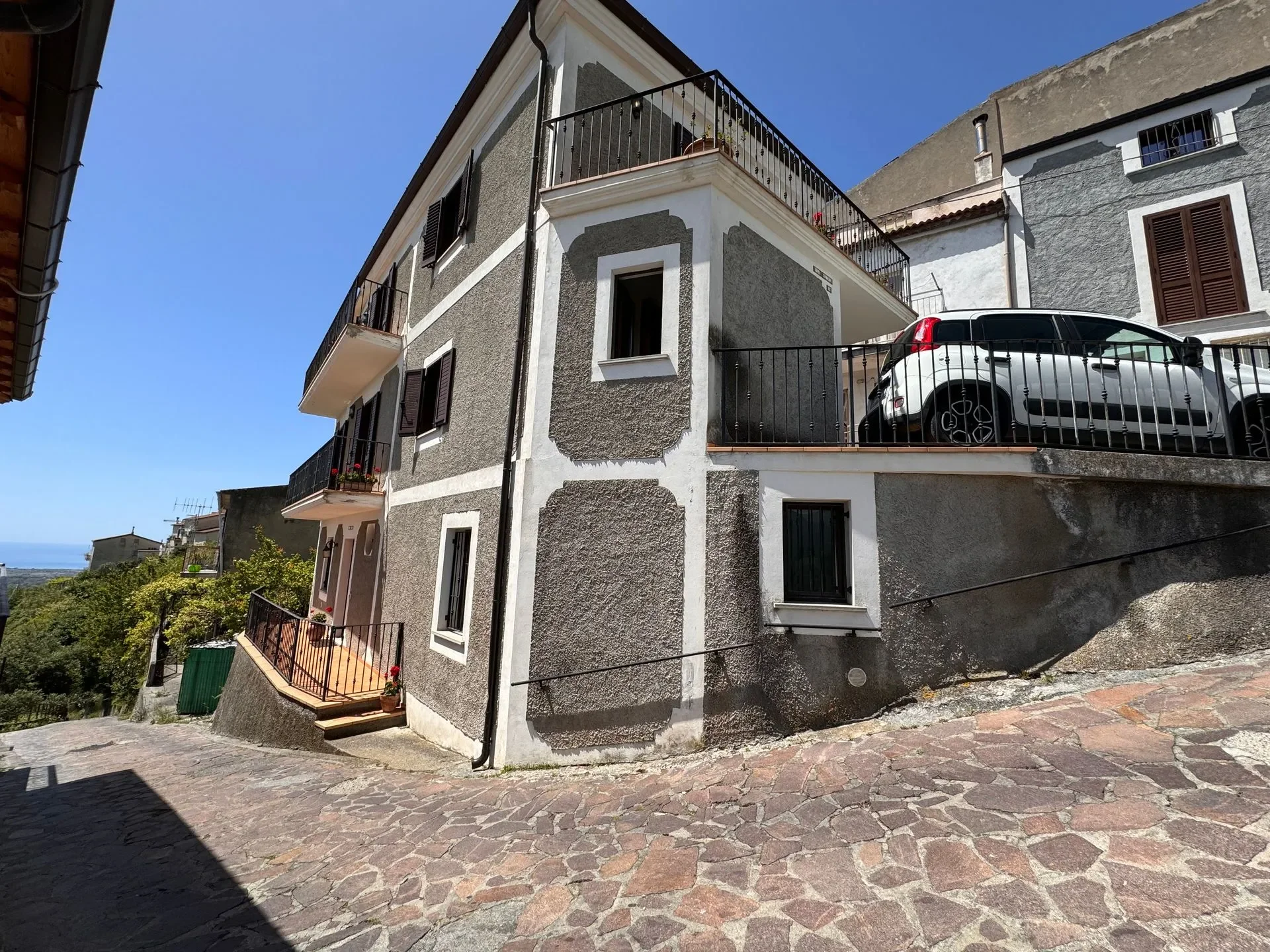 3-level villa 3-bedrooms 3-bathrooms | Completely renovated 2011 | Fully furnished | Sea and mountain views | Cellar | €180,000 (AU$301,000)