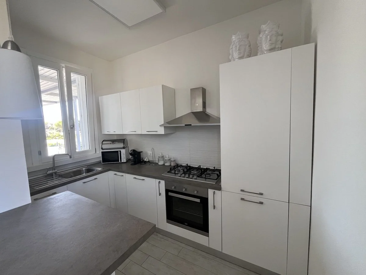 4-bedroom 2-bathroom villa 157m2 | Breathtaking sea and mountain views | Garden with a 50m2 terrace | €390,000 (AU$651,000)