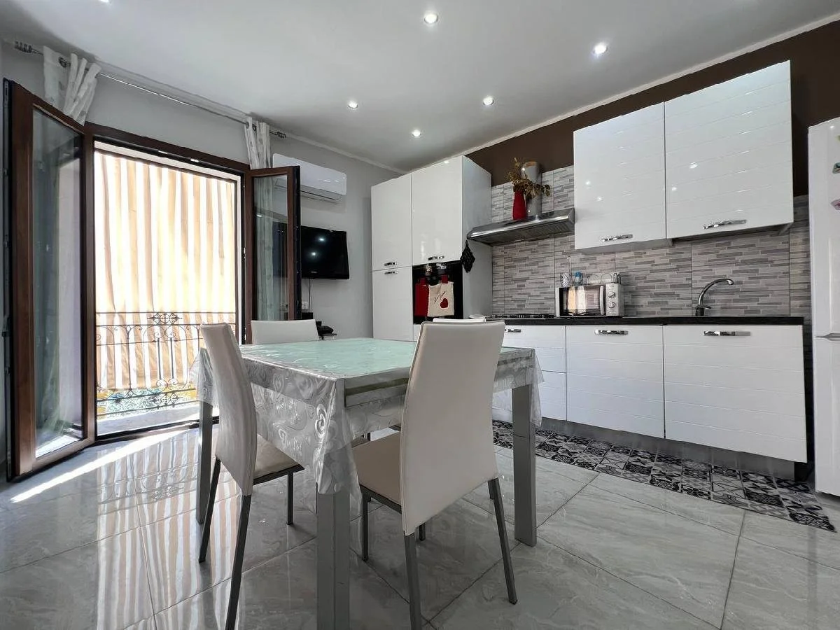 2-bedroom 2-bathroom villa 123m2 | Spread over two levels | Roof terrace with far-reaching views | 480 metres from the sea | €168,000 (AU$280,000)