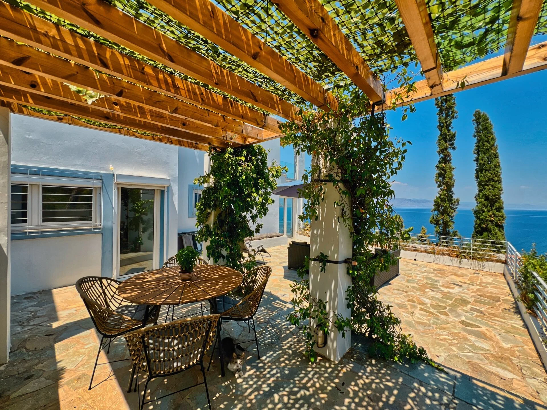 4-bedroom 3-bathroom detached house with panoramic sea views | Fully furnished | €400,000 (AU$700,000)