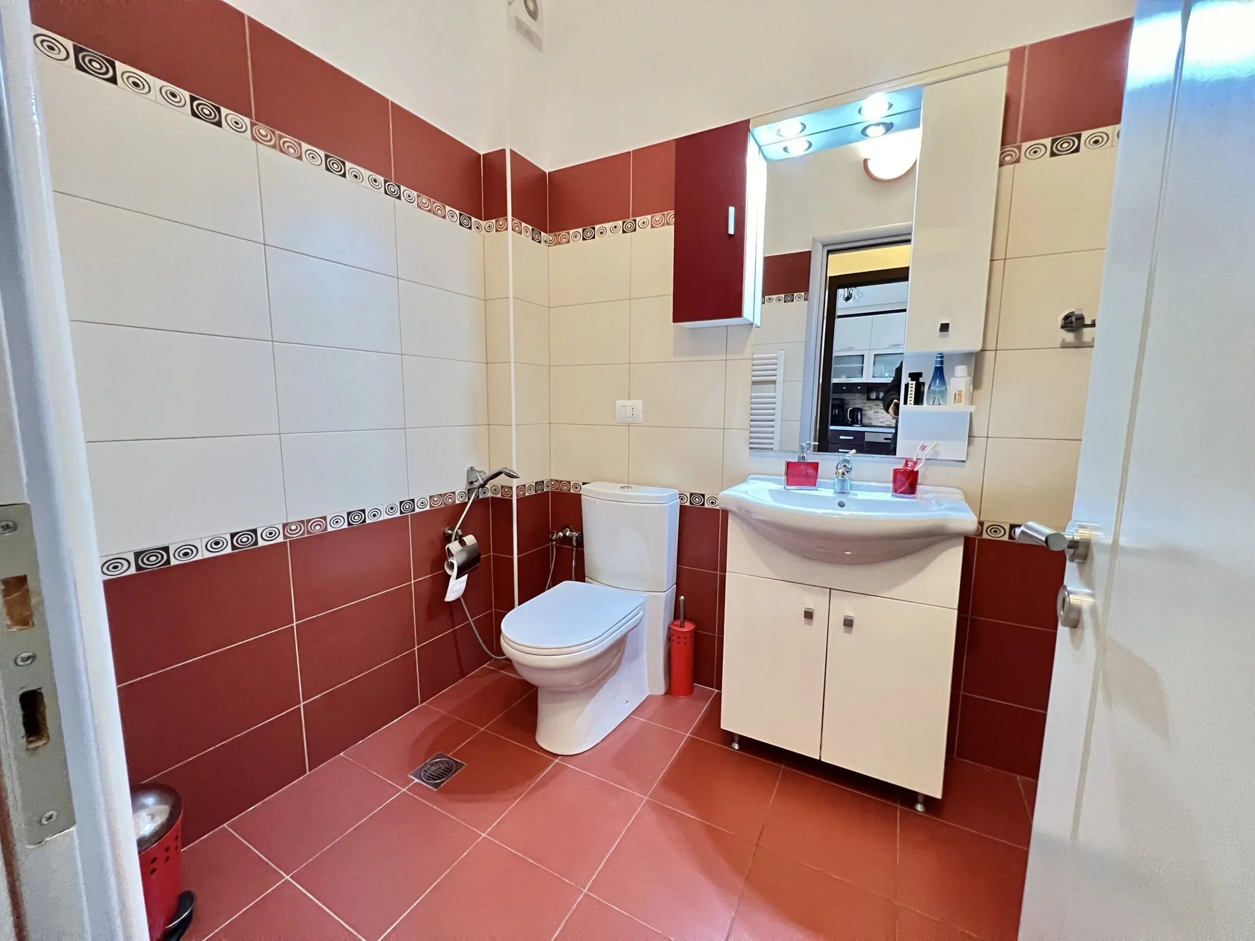 1-bedroom 1-bathroom apartment with amazing sea views | 2 minutes walk to the promenade and beach | Fully furnished |   €158,000 (AU$264,000)