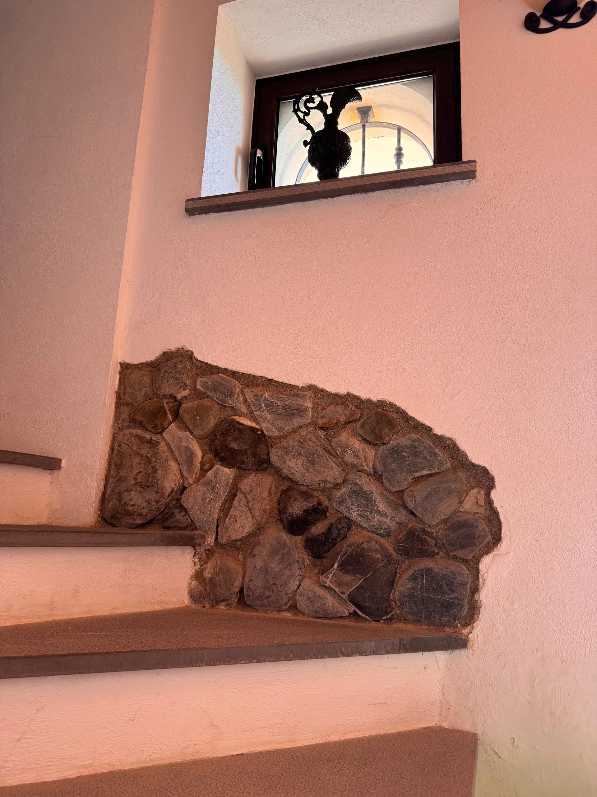 3-level villa 3-bedrooms 3-bathrooms | Completely renovated 2011 | Fully furnished | Sea and mountain views | Cellar | €180,000 (AU$301,000)