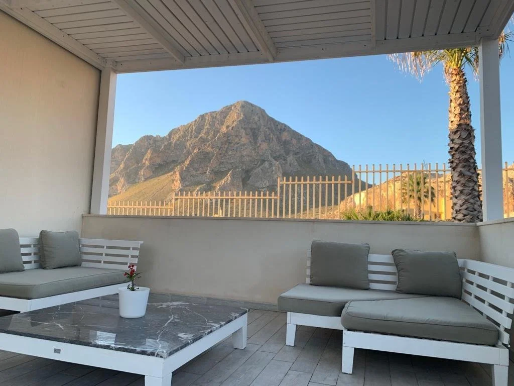 4-bedroom 2-bathroom villa 157m2 | Breathtaking sea and mountain views | Garden with a 50m2 terrace | €390,000 (AU$651,000)