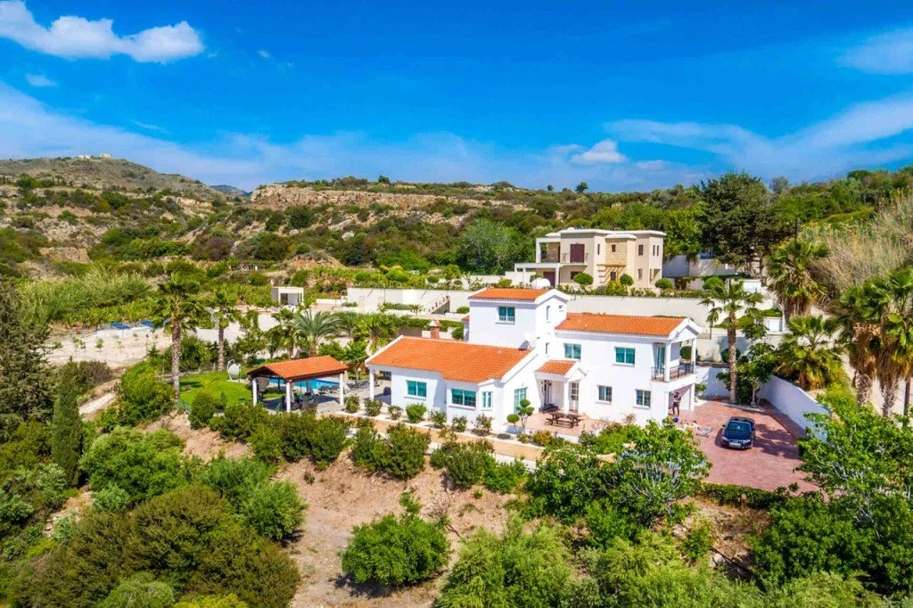 5-bedroom 4-bathroom house on 5,018 m2 land | Panoramic sea views | Pool  Landscaped garden with outdoor seating area with pergola | €1,100,000 (AU$1,837,000)