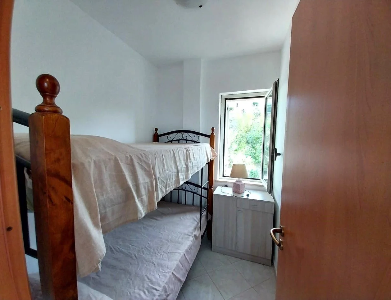 2-bedroom 1-bathroom sea view apartment | Completely renovated (flooring, cladding, plumbing and electrical systems, internal doors, double aluminium windows and adjustable shutters on the outside) | 350 metres from the sea with 93 square meter terra