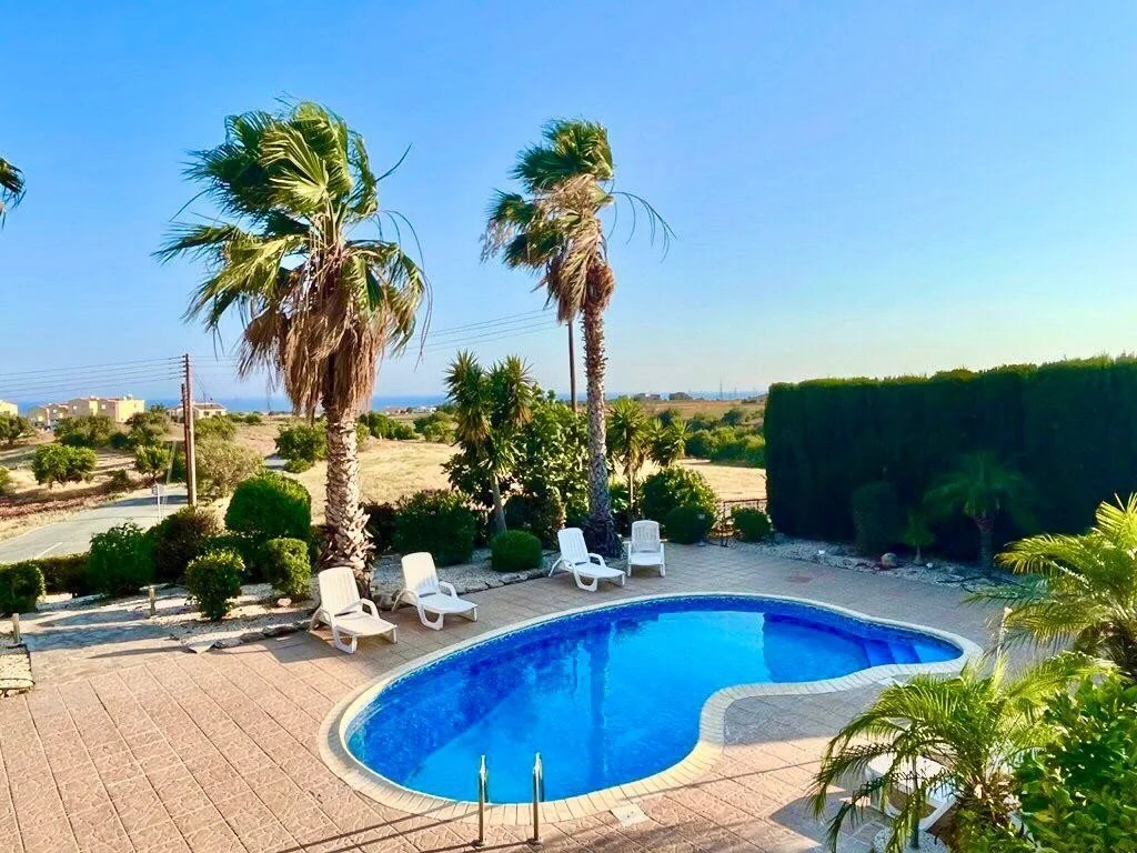 3-bedroom 3-bathroom detached villa (160m2) | On 1,074m2 plot with sea and mountain views | Private pool | Landscaped garden | €550,000 (AU$918,000)
