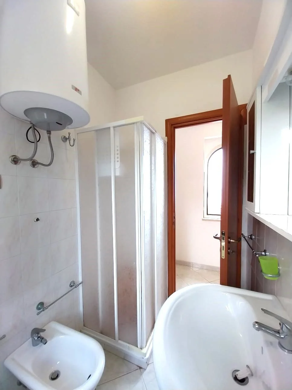 2-bedroom 1-bathroom sea view apartment | Completely renovated (flooring, cladding, plumbing and electrical systems, internal doors, double aluminium windows and adjustable shutters on the outside) | 350 metres from the sea with 93 square meter terra