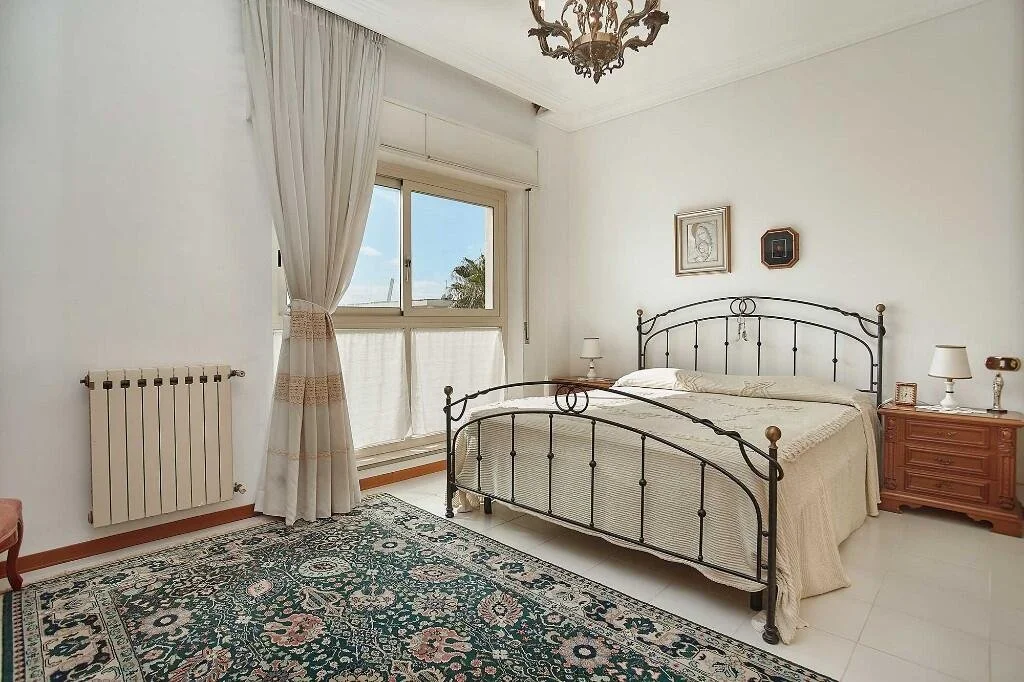 3-bedroom 2-bathroom townhouse 246m2 | Close to town centre with private garage | €175,000 (AU$292,000)