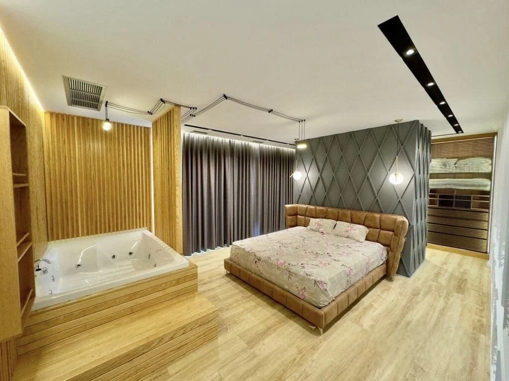 3-bedroom 4-bathroom 3-garage penthouse with panoramic sea views | €750,000 (AU$1,253,000)