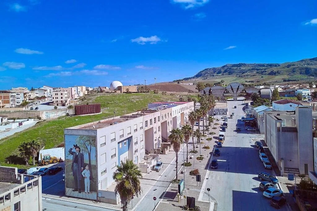 3-bedroom 2-bathroom townhouse 246m2 | Close to town centre with private garage | €175,000 (AU$292,000)