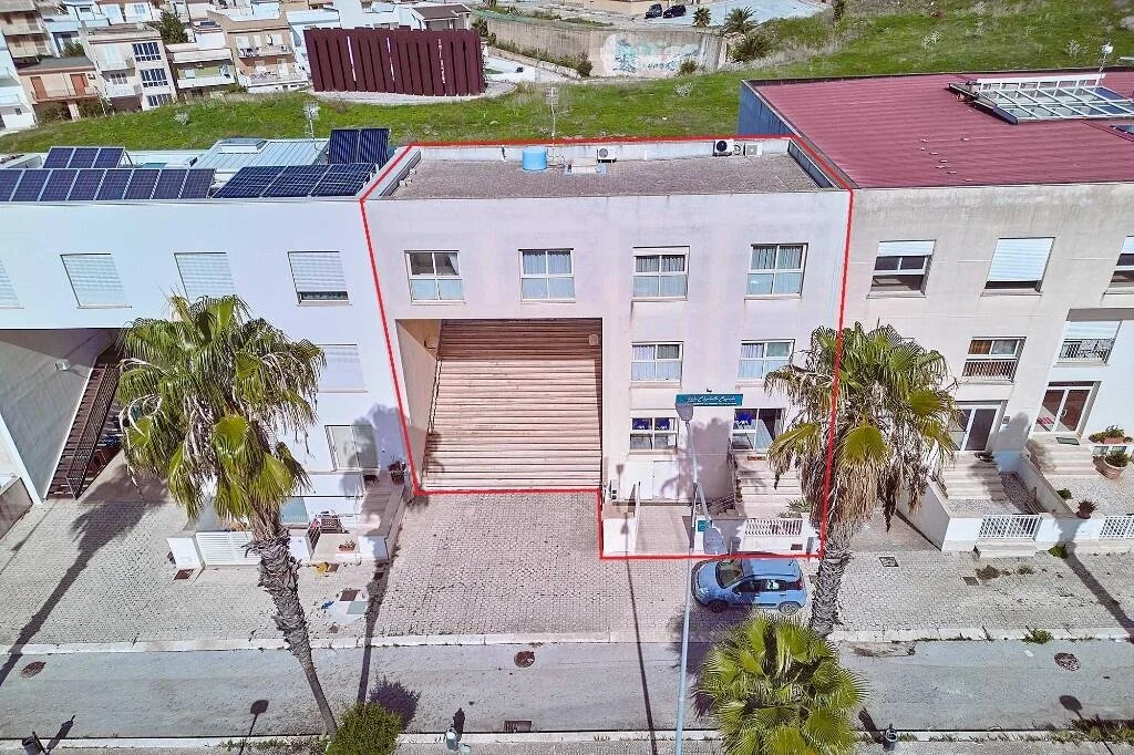 3-bedroom 2-bathroom townhouse 246m2 | Close to town centre with private garage | €175,000 (AU$292,000)