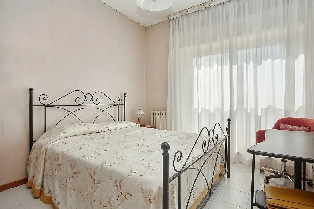 3-bedroom 2-bathroom townhouse 246m2 | Close to town centre with private garage | €175,000 (AU$292,000)