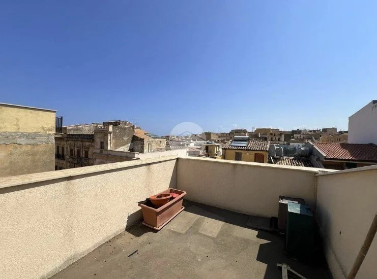 2-bedroom 2-bathroom villa 123m2 | Spread over two levels | Roof terrace with far-reaching views | 480 metres from the sea | €168,000 (AU$280,000)