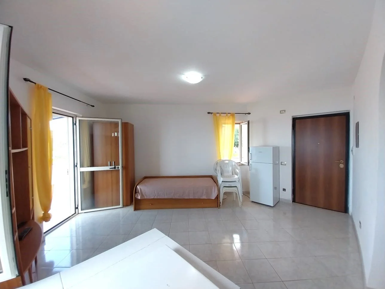 2-bedroom 1-bathroom sea view apartment | Completely renovated (flooring, cladding, plumbing and electrical systems, internal doors, double aluminium windows and adjustable shutters on the outside) | 350 metres from the sea with 93 square meter terra