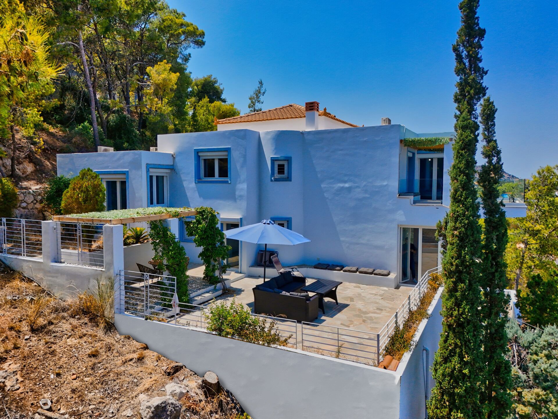 4-bedroom 3-bathroom detached house with panoramic sea views | Fully furnished | €400,000 (AU$700,000)