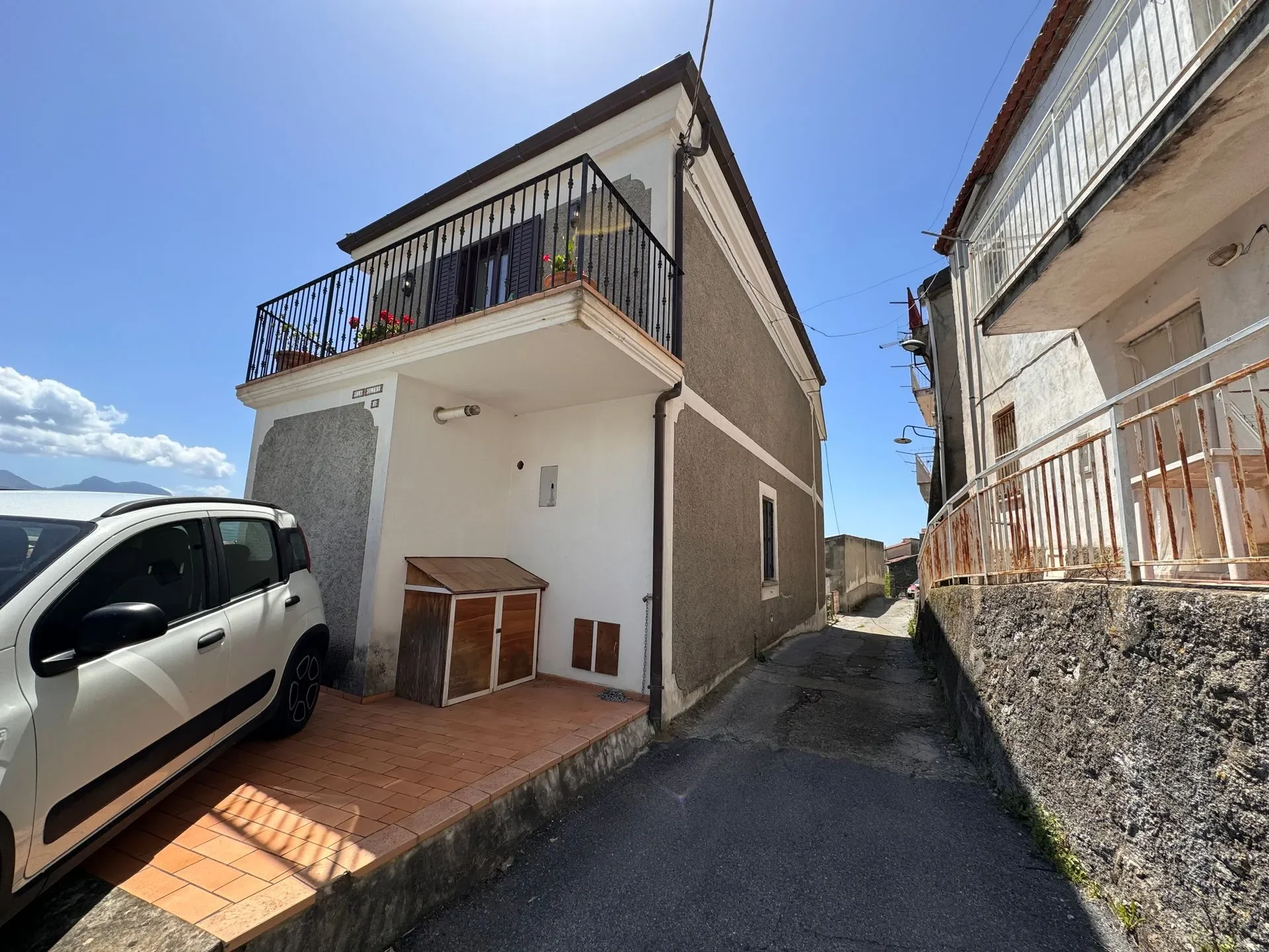 3-level villa 3-bedrooms 3-bathrooms | Completely renovated 2011 | Fully furnished | Sea and mountain views | Cellar | €180,000 (AU$301,000)