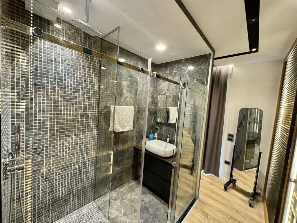 3-bedroom 4-bathroom 3-garage penthouse with panoramic sea views | €750,000 (AU$1,253,000)