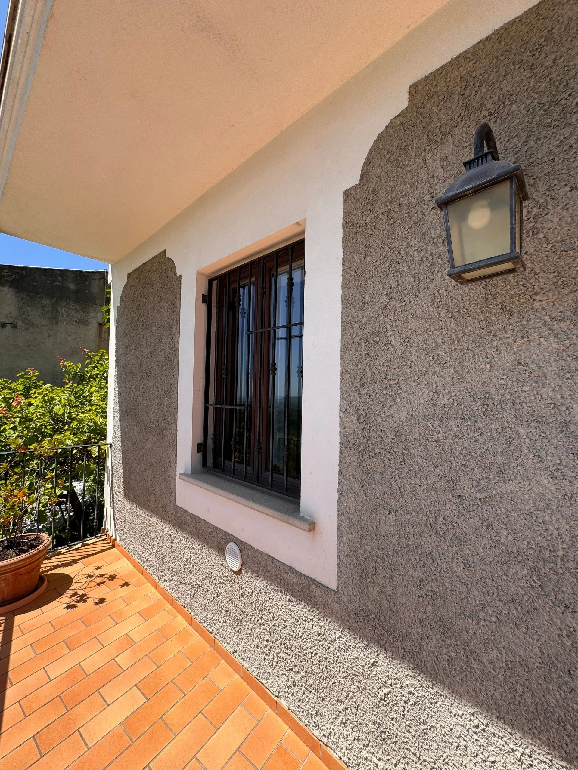3-level villa 3-bedrooms 3-bathrooms | Completely renovated 2011 | Fully furnished | Sea and mountain views | Cellar | €180,000 (AU$301,000)