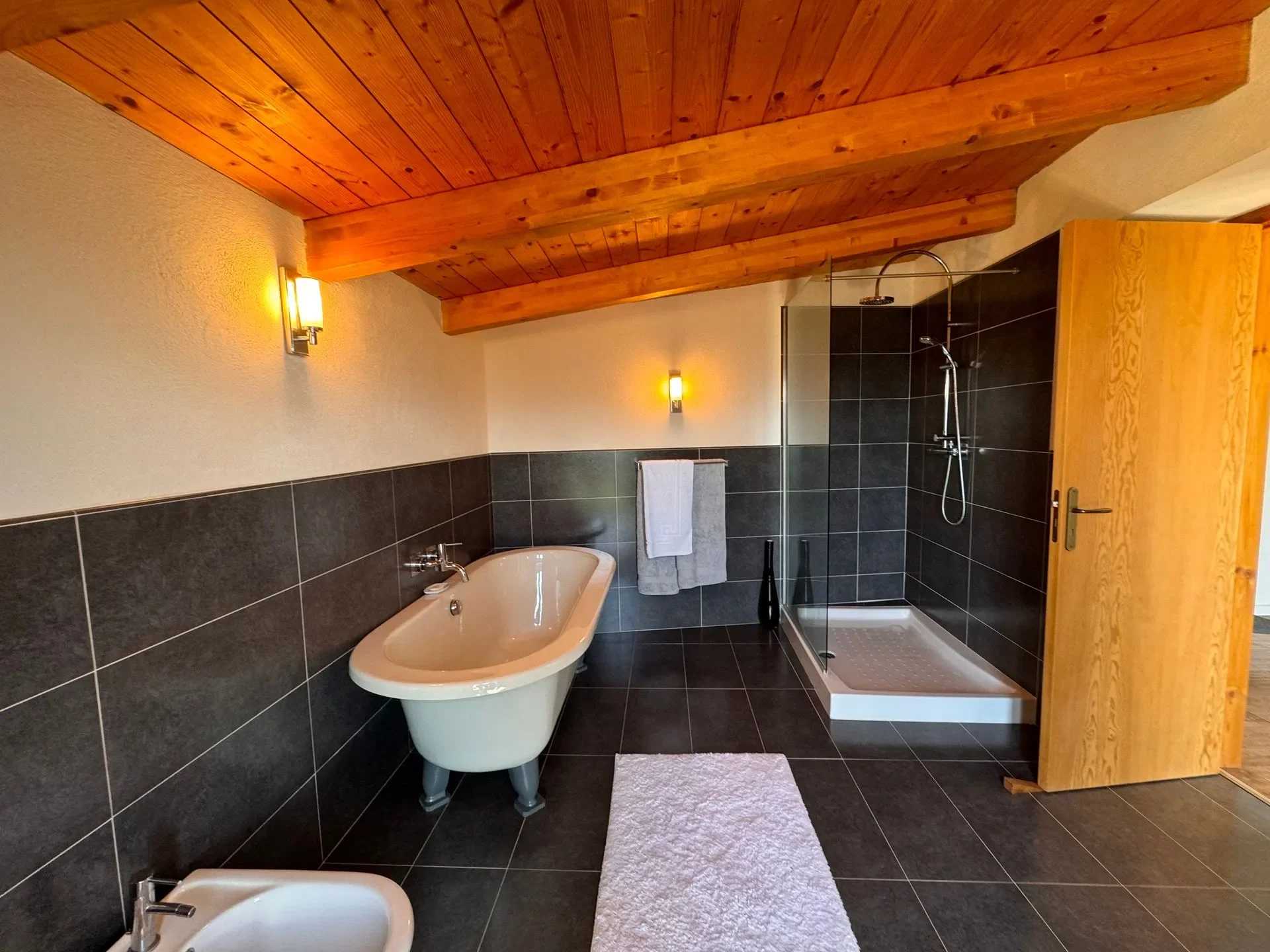 3-level villa 3-bedrooms 3-bathrooms | Completely renovated 2011 | Fully furnished | Sea and mountain views | Cellar | €180,000 (AU$301,000)