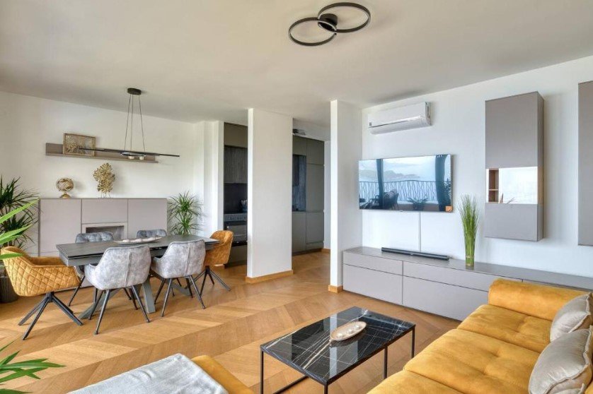 3-bedroom 2-bathroom apartment | Panoramic sea views | Fully furnished | Large terrace | Swimming pool in complex |  €445,000 (AU$743,000)