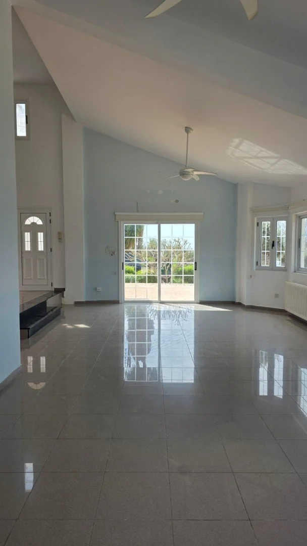 5-bedroom 4-bathroom house on 5,018 m2 land | Panoramic sea views | Pool  Landscaped garden with outdoor seating area with pergola | €1,100,000 (AU$1,837,000)