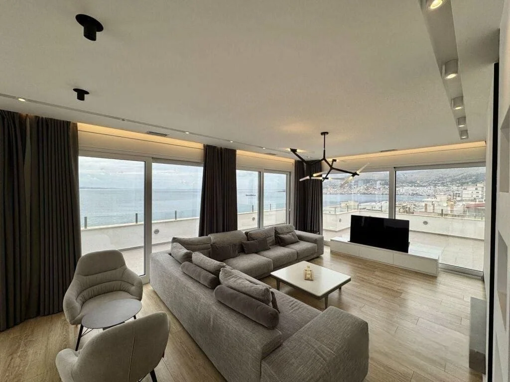 3-bedroom 4-bathroom 3-garage penthouse with panoramic sea views | €750,000 (AU$1,253,000)